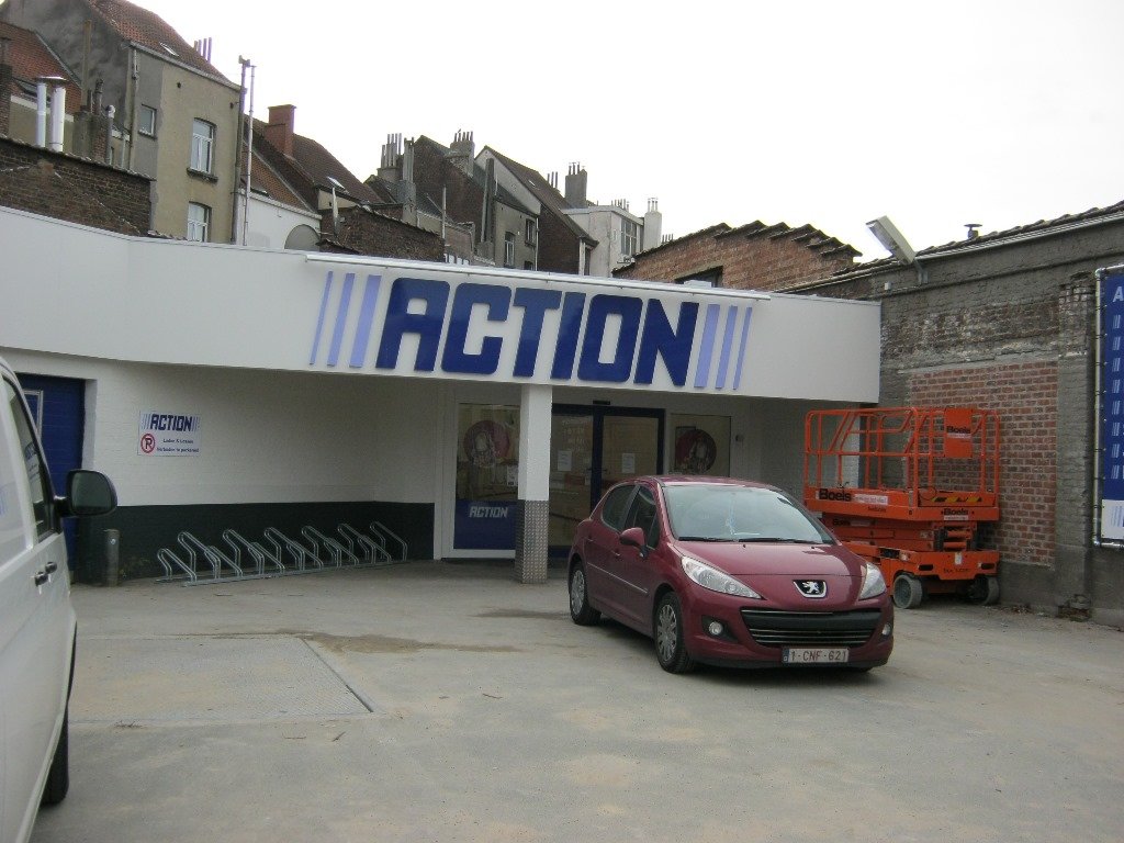 Action - Photo 2