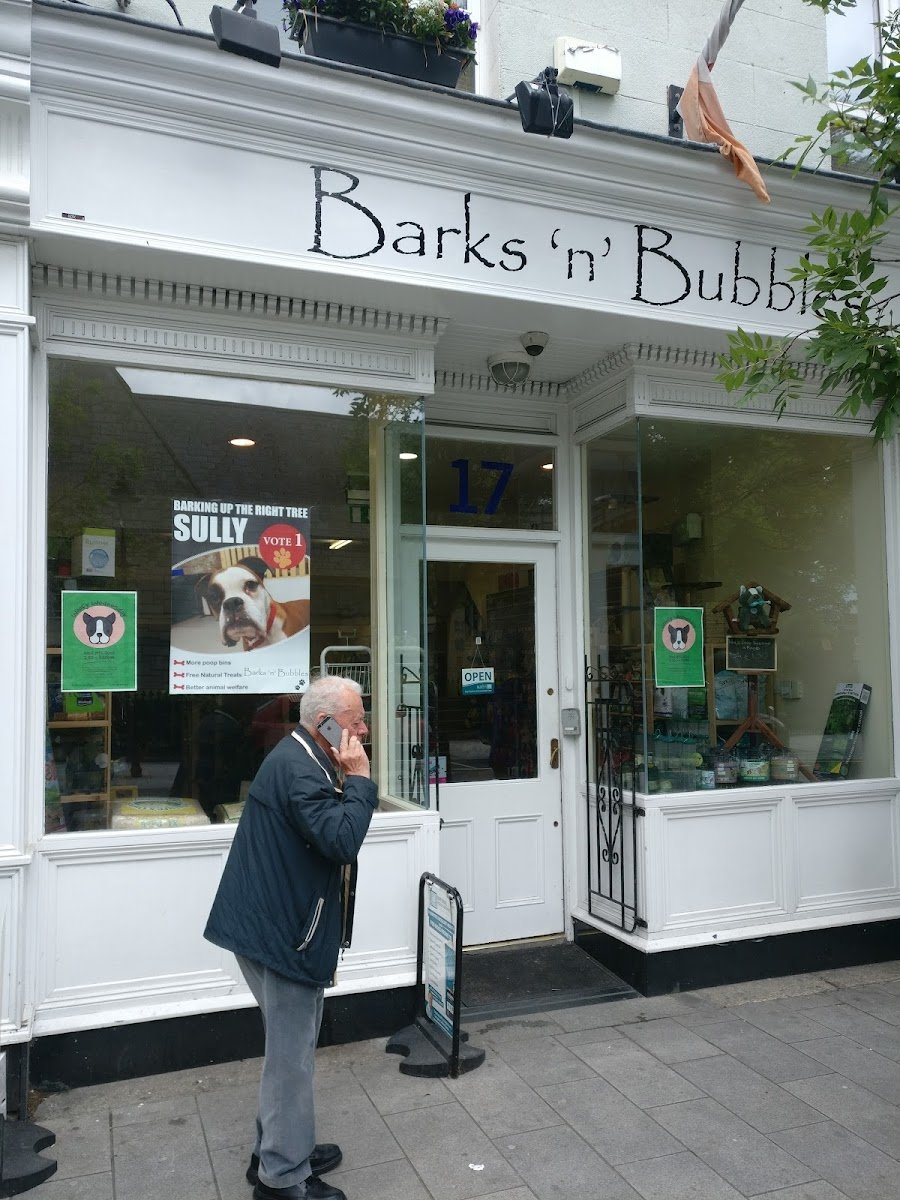 Barks 'n' Bubbles - Photo 2