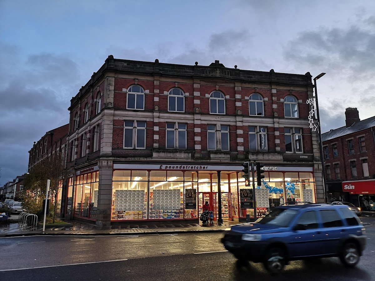 Poundstretcher - Photo 2