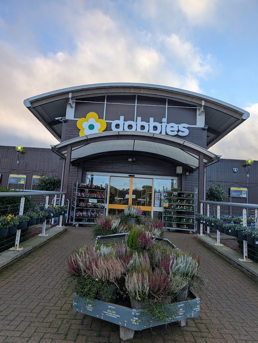 Dobbies Garden Centre Atherstone - Photo 3