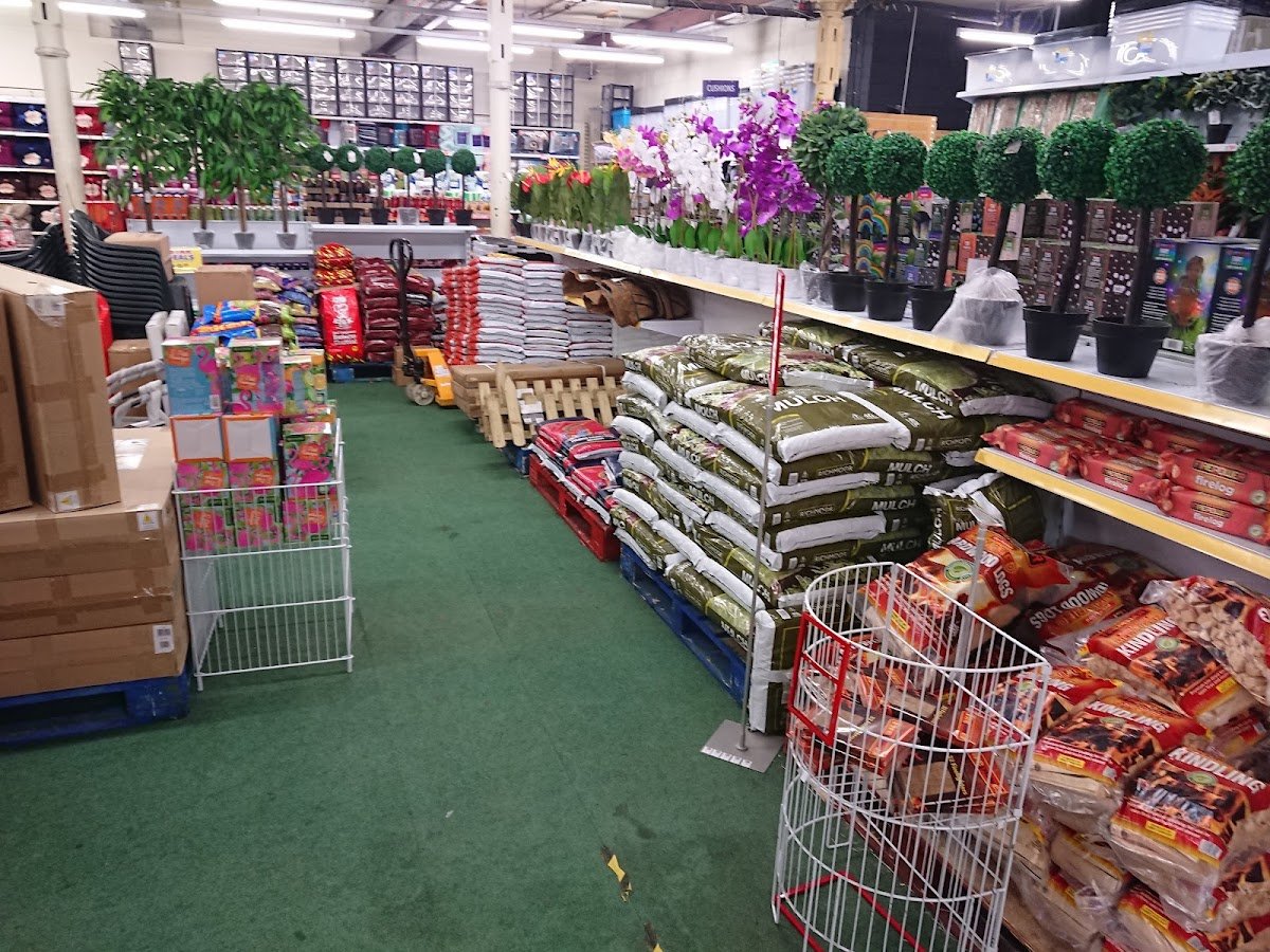Poundstretcher - Photo 2