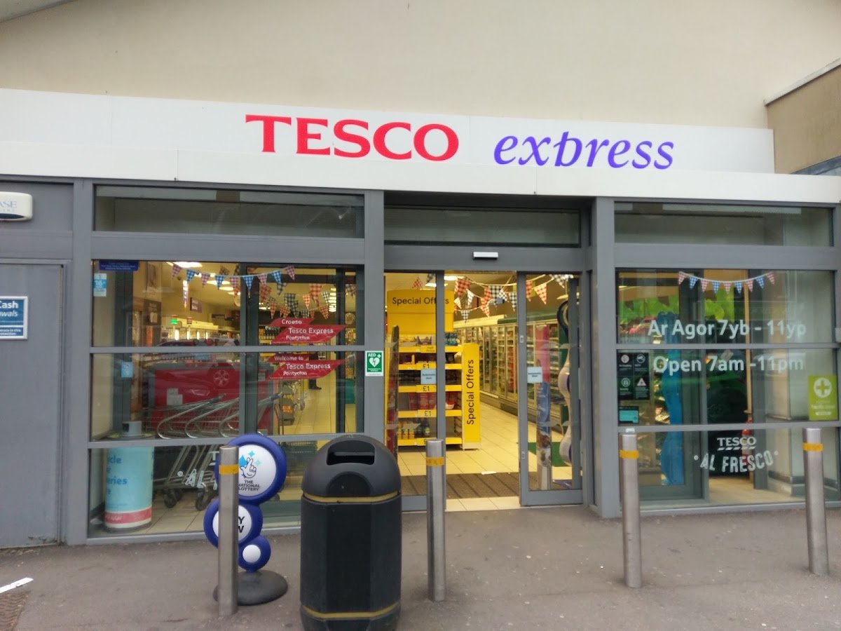 Tesco Express - Photo 2