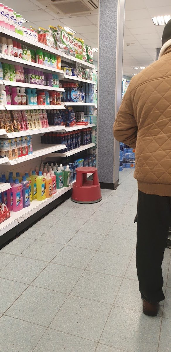 Home Bargains - Photo 2