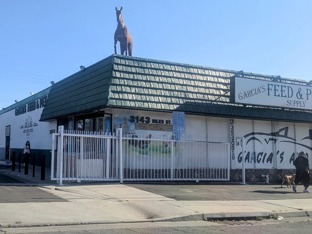 Garcias Feed & Pet - Photo 2