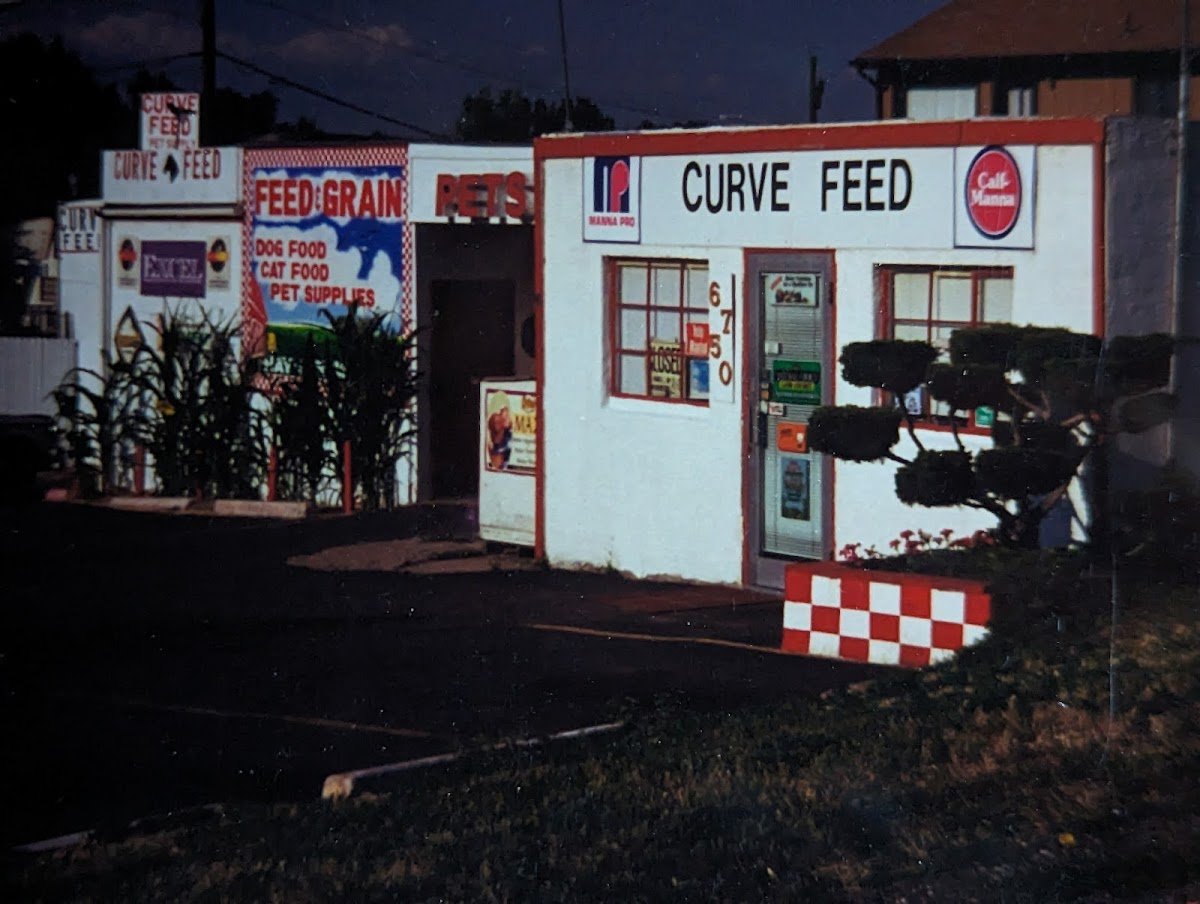 Curve Feed & Pet Supply - Photo 2