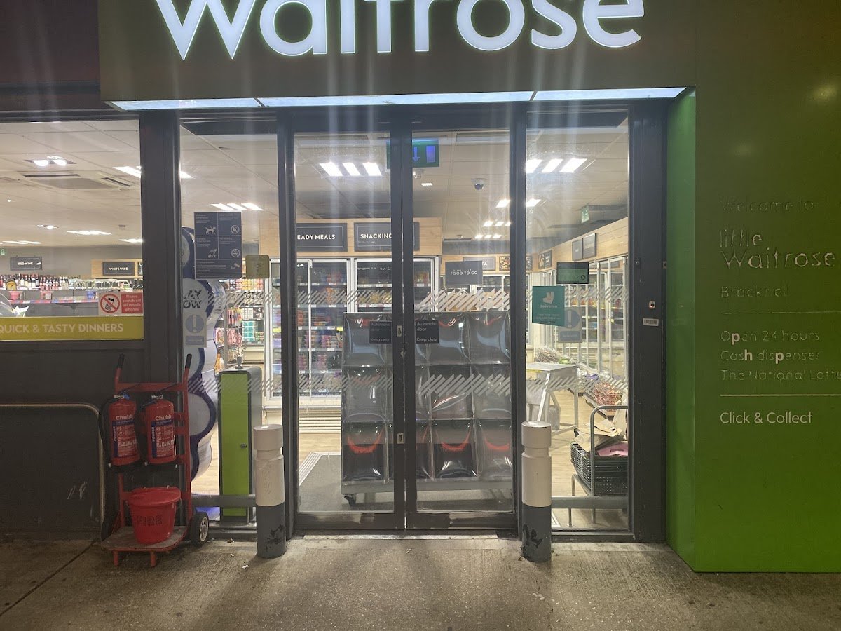 Little Waitrose At Shell Bagshot Rd - Photo 2