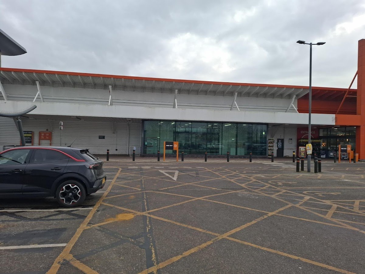 B&Q Northampton - Photo 2