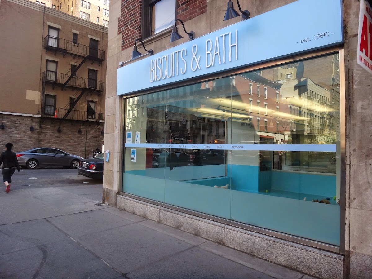 Biscuits & Bath - Sutton Place - Photo 2
