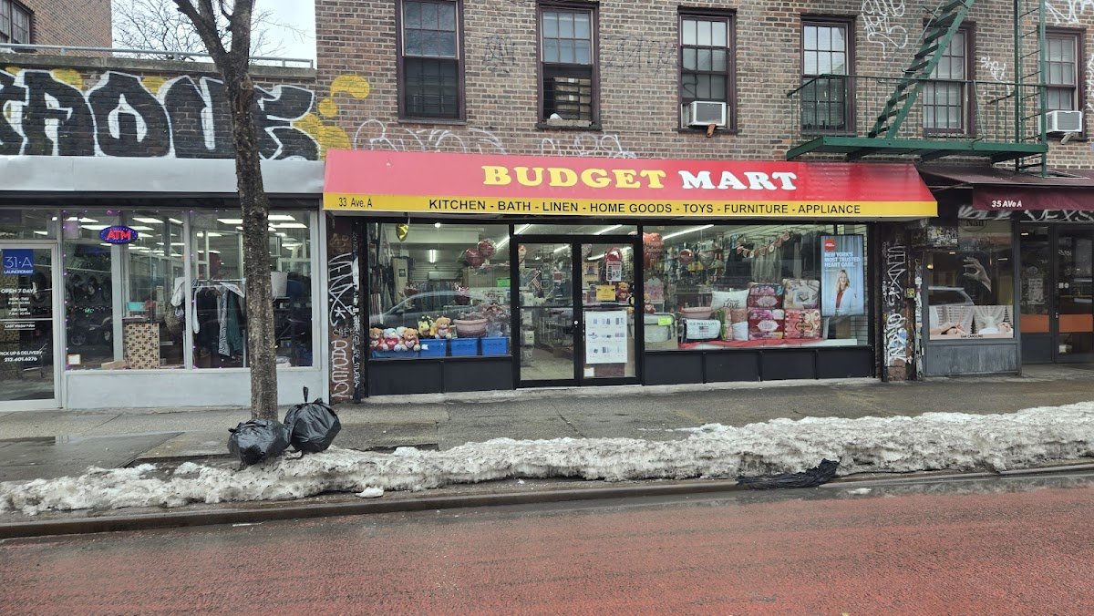 Budget Mart - Photo 2