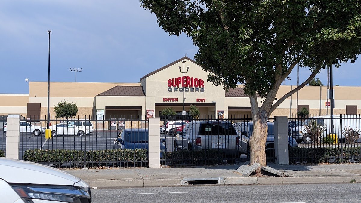 Superior Grocers - Photo 2