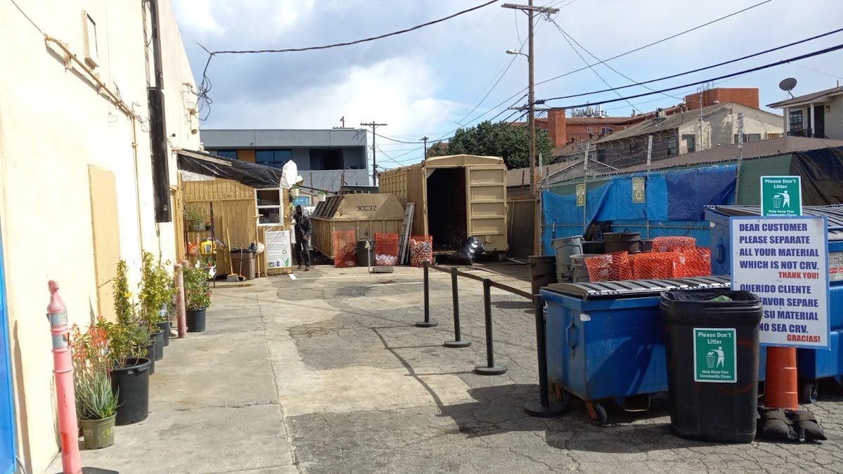 Robert's Market - Photo 2