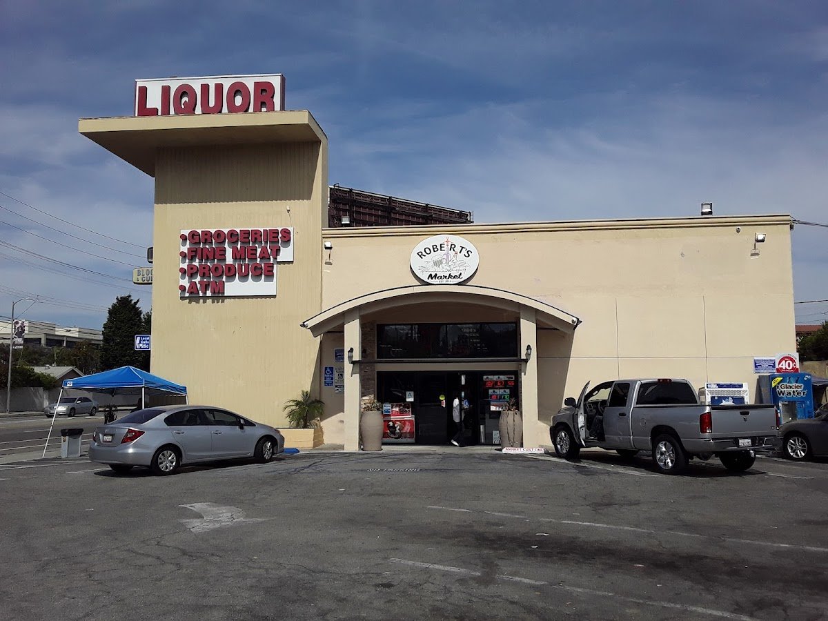 Robert's Market - Photo 5