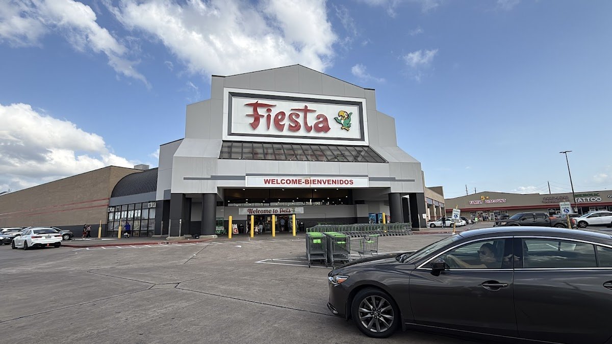Fiesta Mart #7 - Photo 4