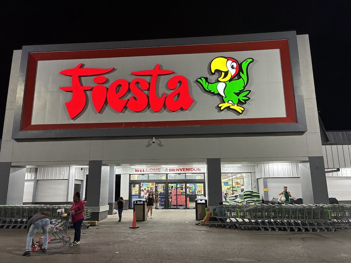 Fiesta Mart #8 - Photo 4