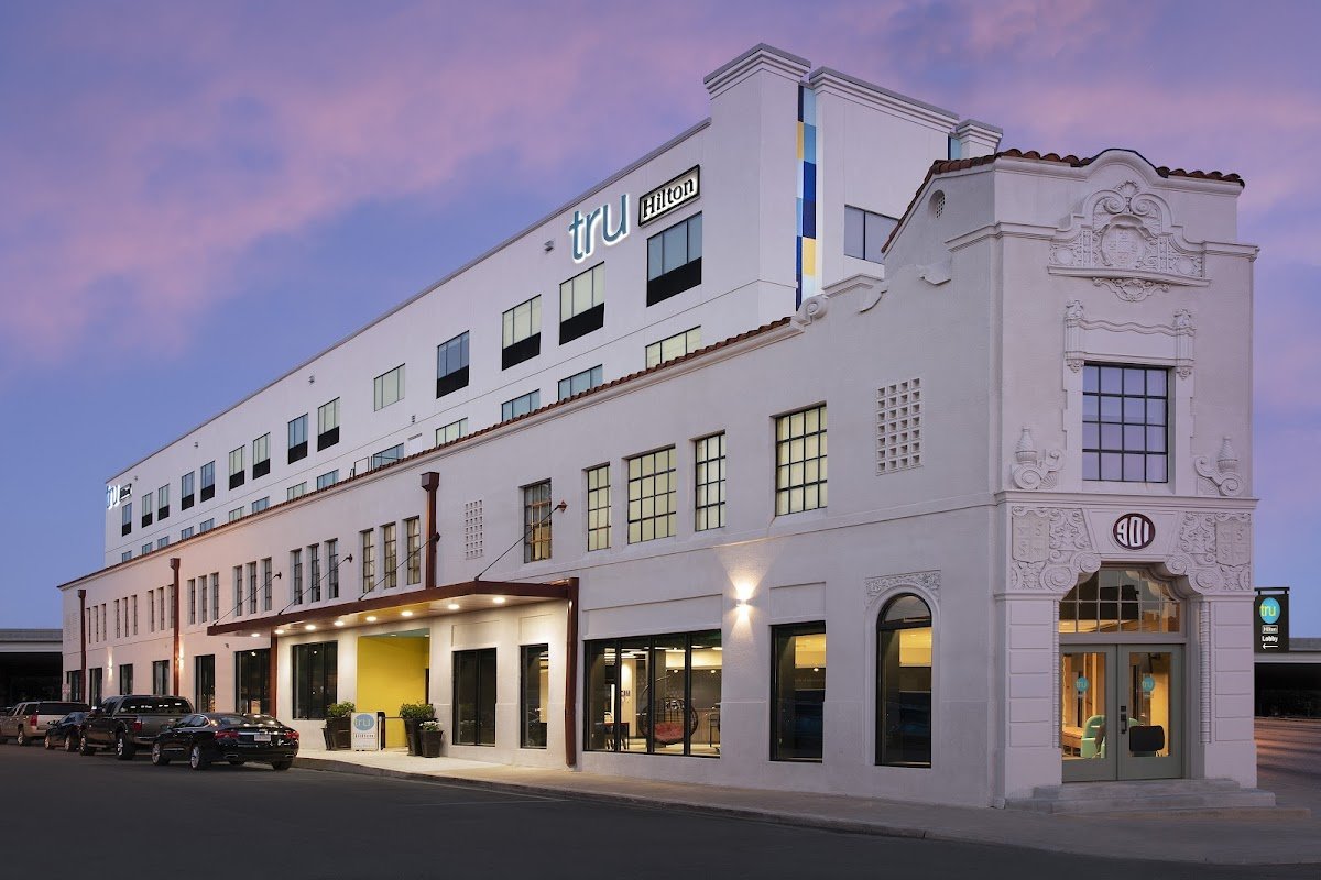 La Quinta Inn & Suites by Wyndham San Antonio Riverwalk - Photo 3