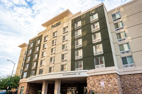 La Quinta Inn & Suites by Wyndham San Antonio Riverwalk - Photo 4