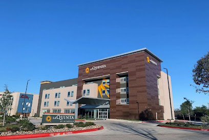 La Quinta Inn & Suites by Wyndham Dallas/Fairpark - Pet Shop in Dallas