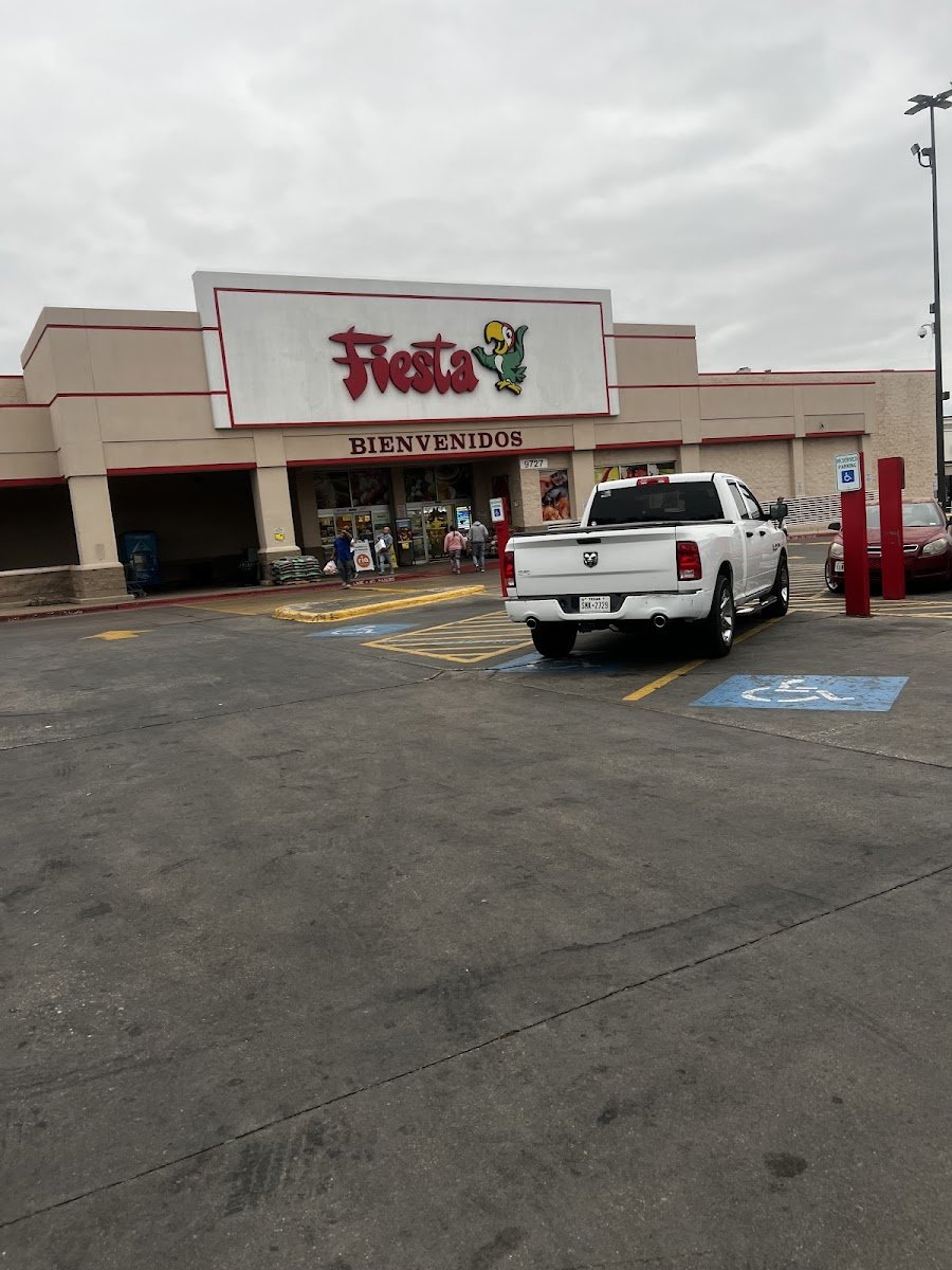 Fiesta Mart #32 - Photo 2