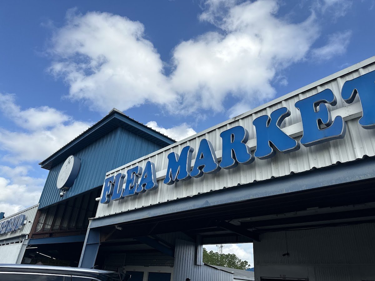 Beach Boulevard Flea Market - Photo 2