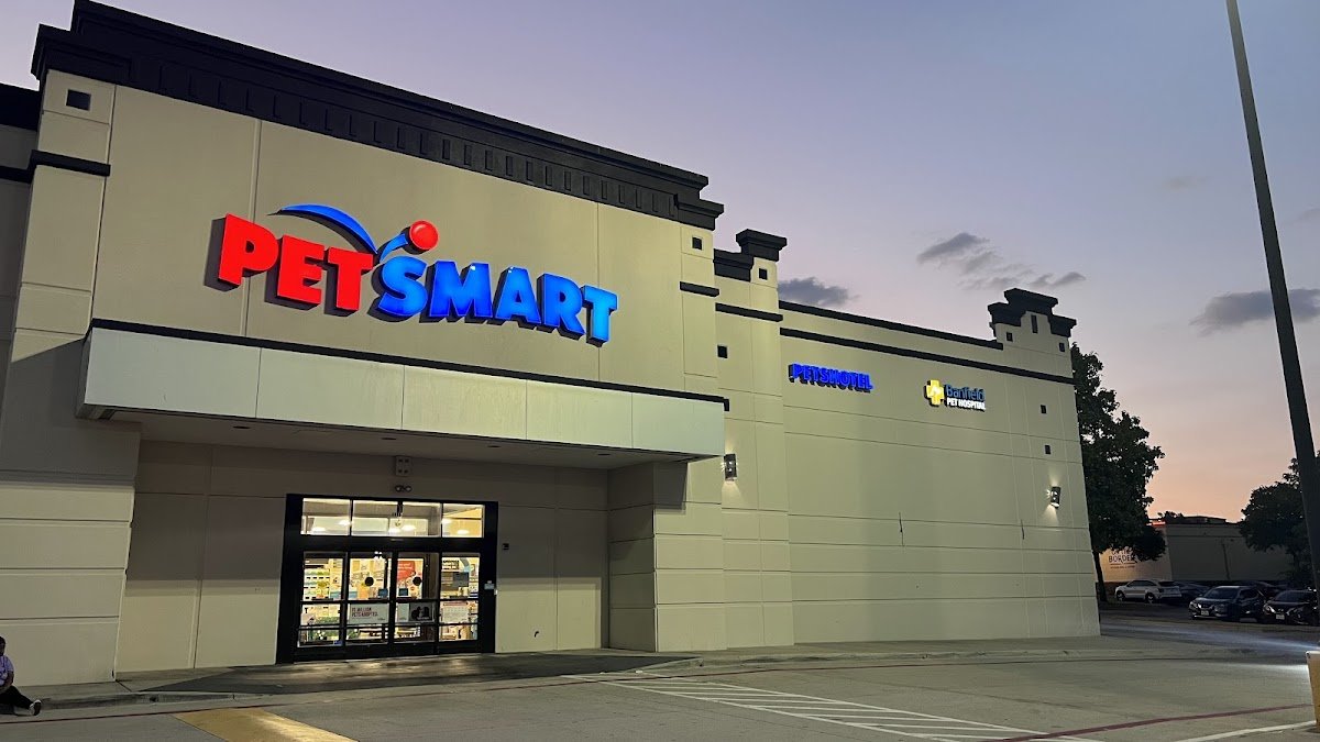 PetSmart - Photo 3