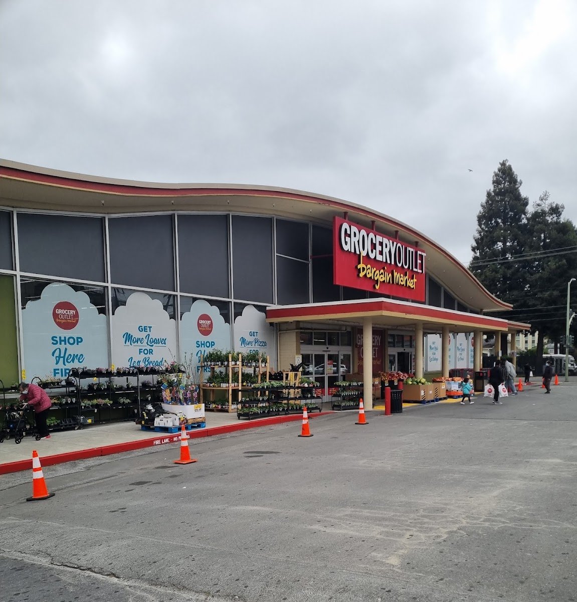Grocery Outlet - Photo 3