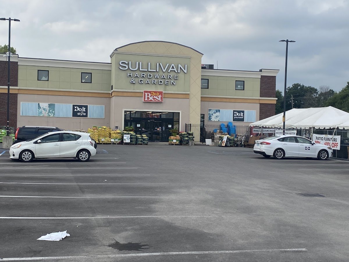 Sullivan Hardware & Garden - Photo 4