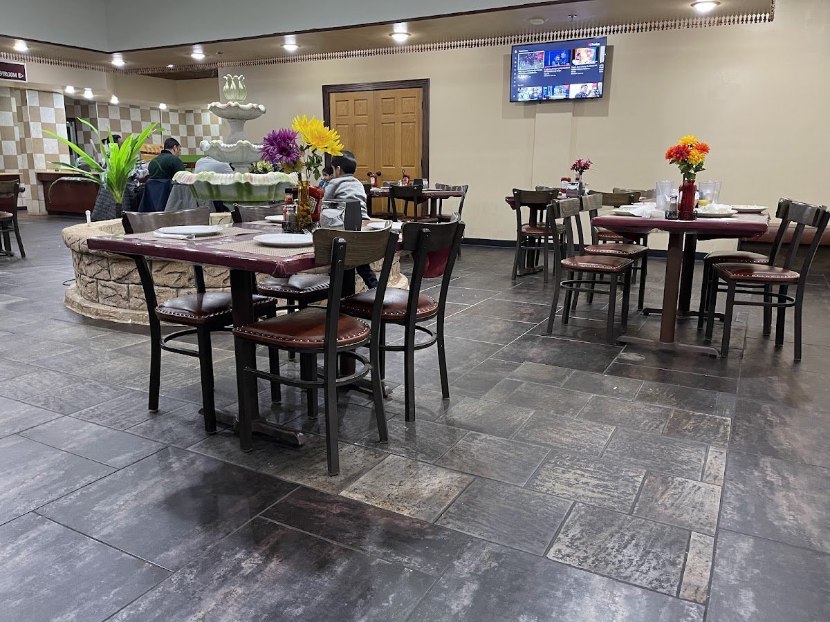 Georgetown Plaza - Photo 2