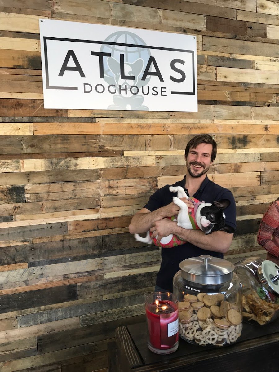 Atlas Doghouse - Photo 2