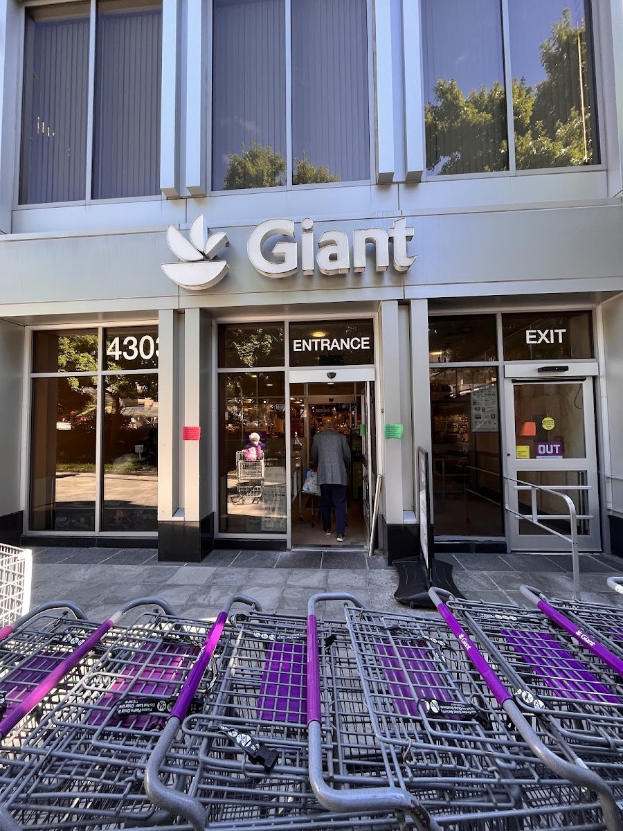 Giant Food - Photo 4
