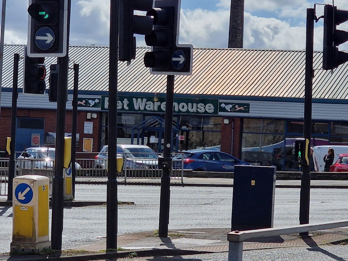 Pet Warehouse - Photo 2