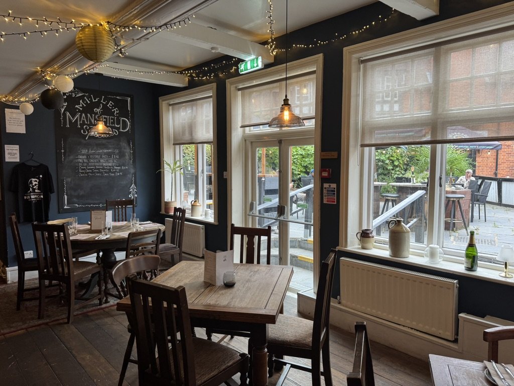 The Swan at Streatley - Photo 3