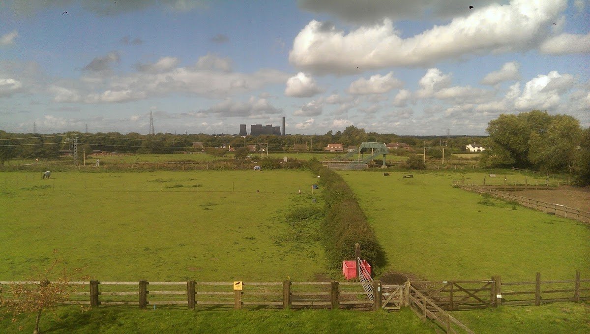 Daresbury Boarding - Photo 2