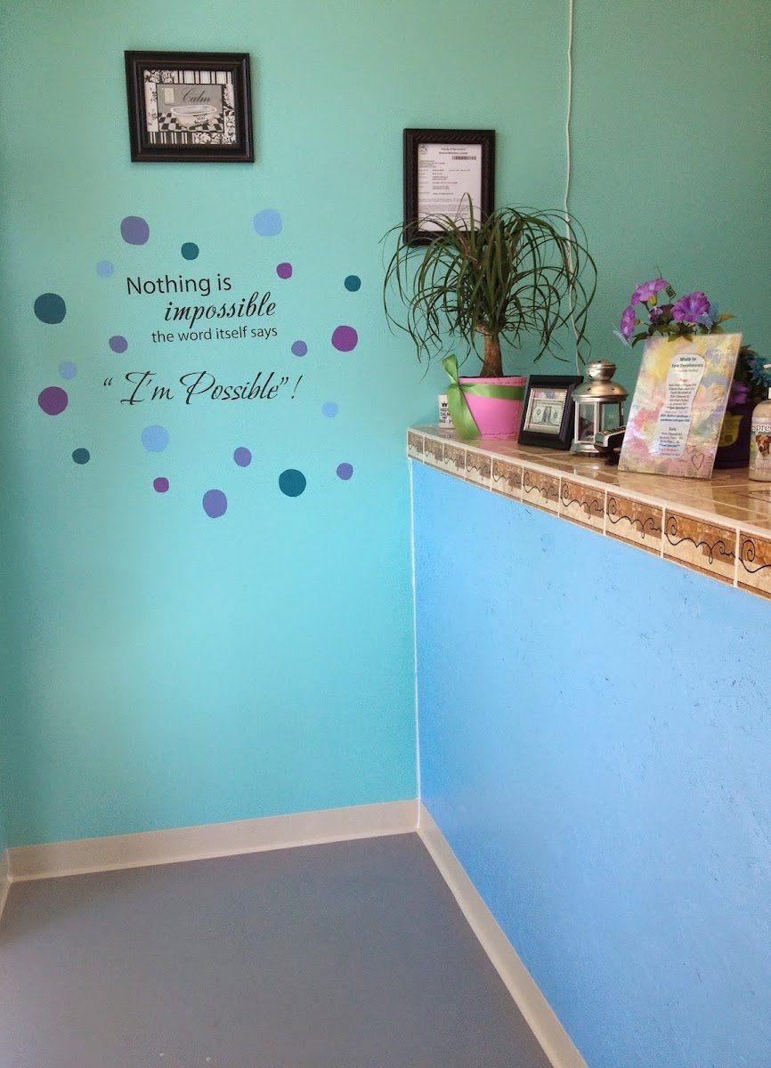 Wagging Tailz Pet Spa & Lounge - Photo 2