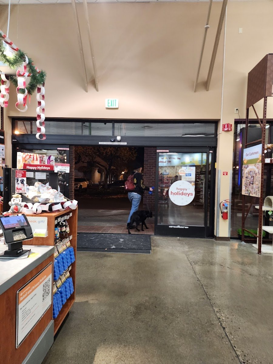 Pet Food Express - Photo 2