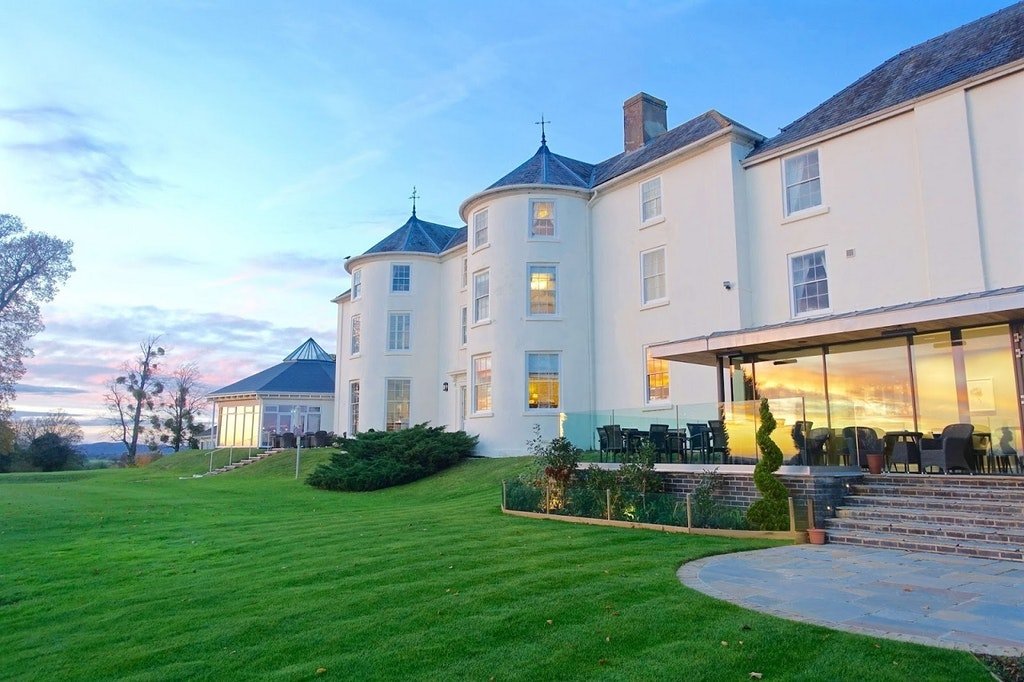 Lower Lode Inn - Photo 4