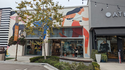 Nike 2nd & PCH - Pet Shop in Long Beach