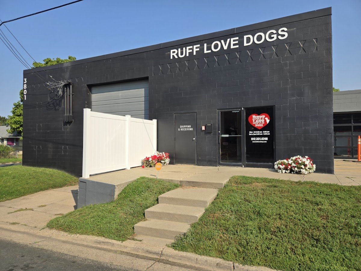 Ruff Love Dogs - Photo 2