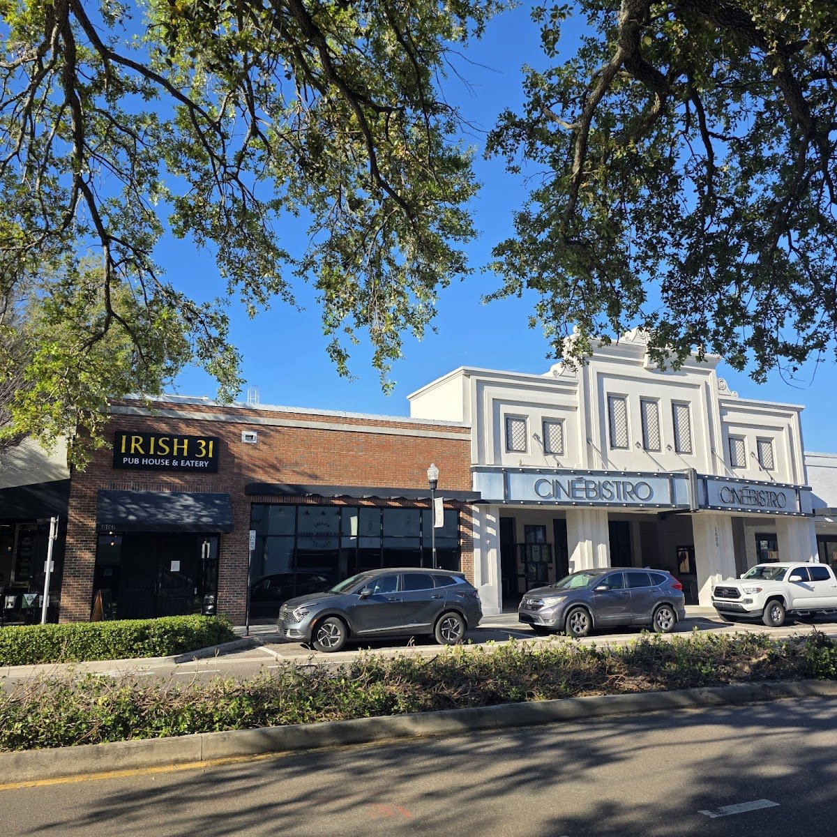 Hyde Park Village - Photo 5