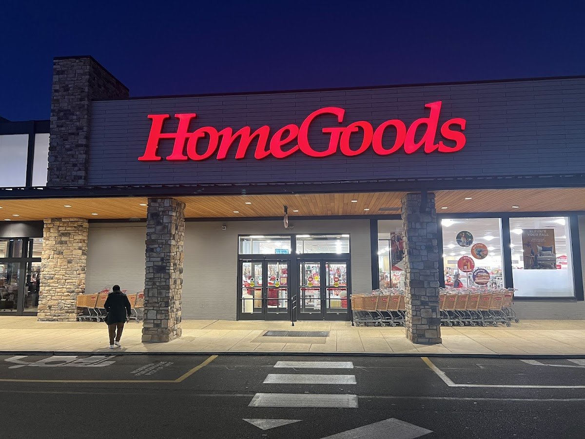 HomeGoods - Photo 2