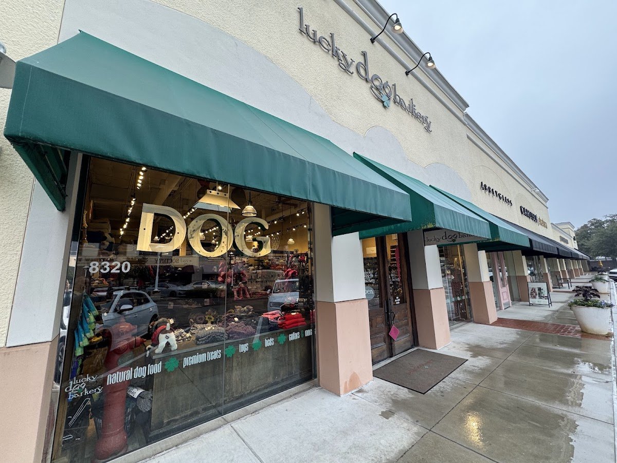 Lucky Dog Barkery - Photo 2