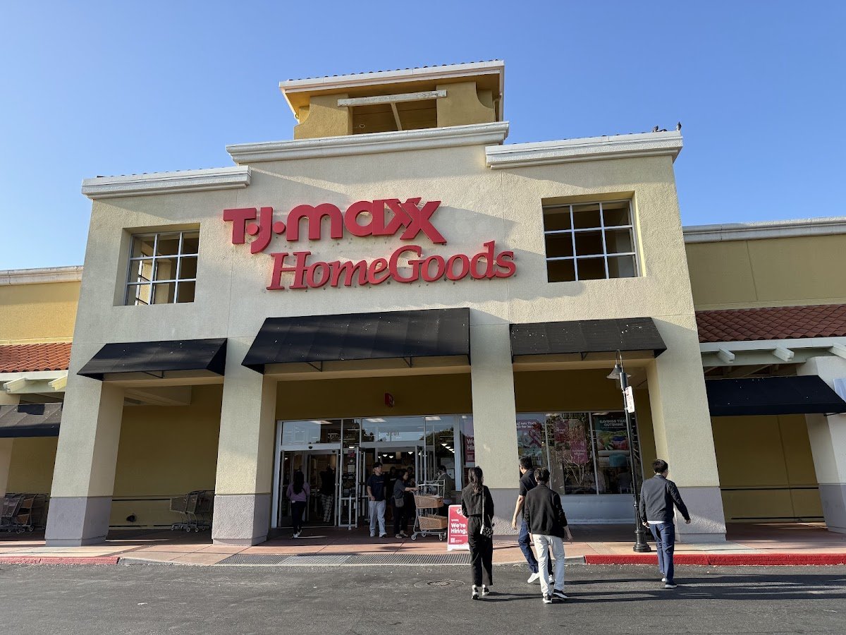 T.J. Maxx & HomeGoods - Photo 2