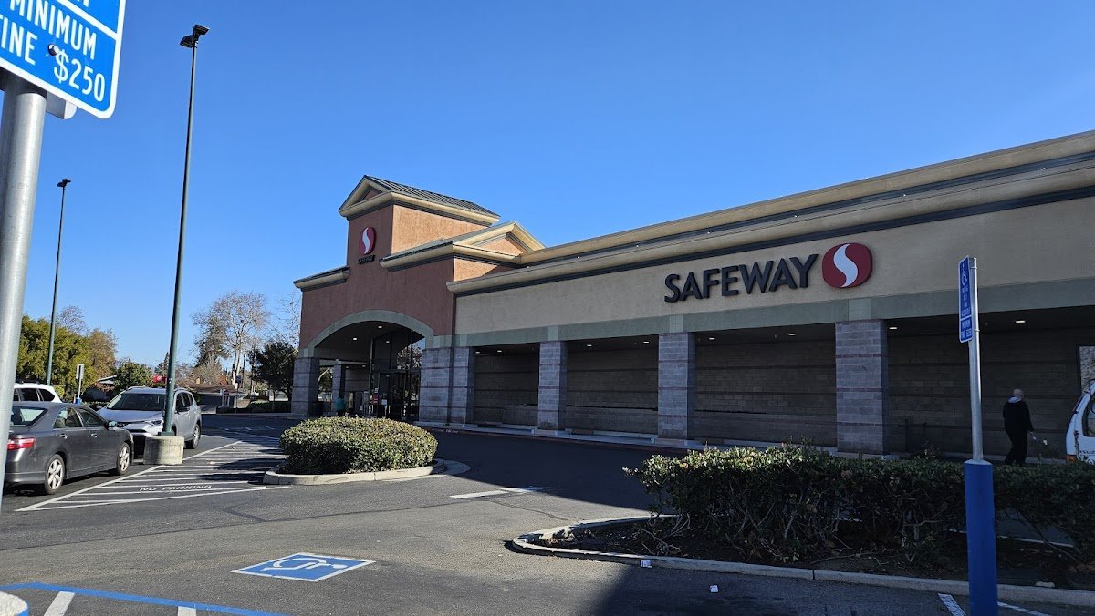 Safeway - Photo 5