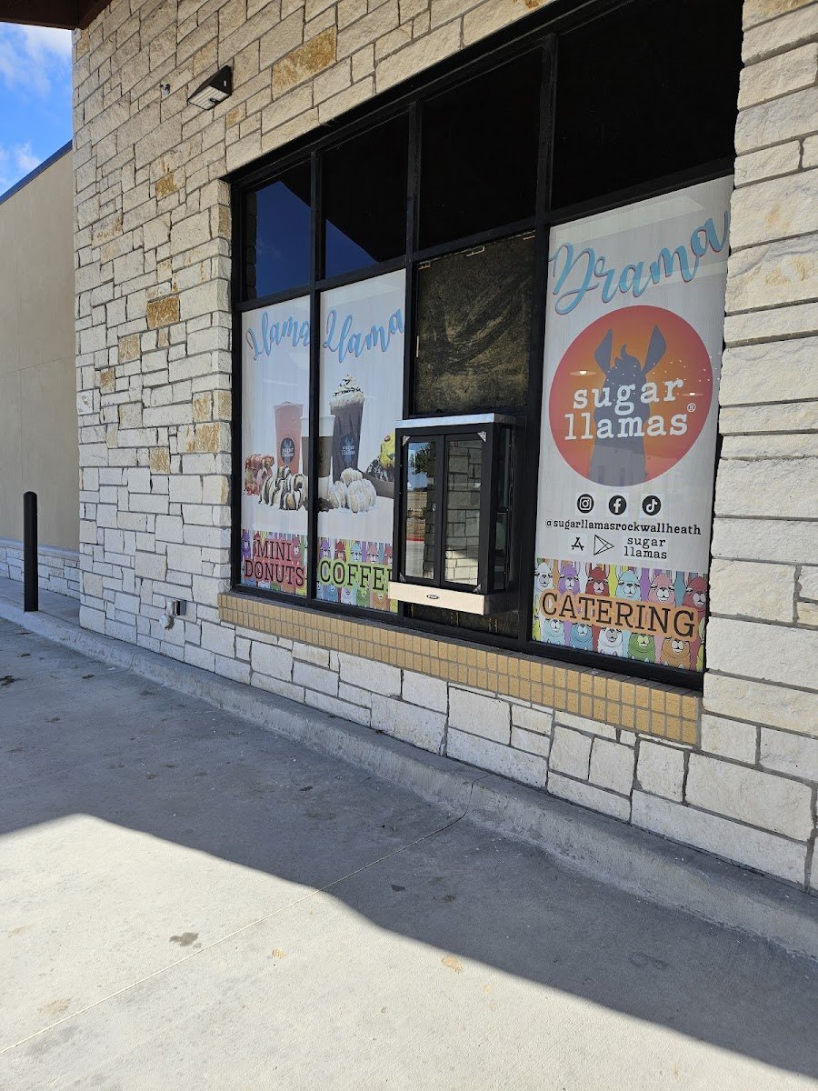 PetSuites Arlington - Photo 2
