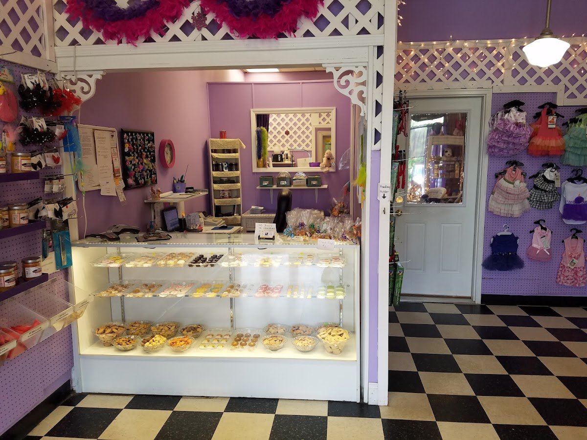A Barking Boutique - Photo 2