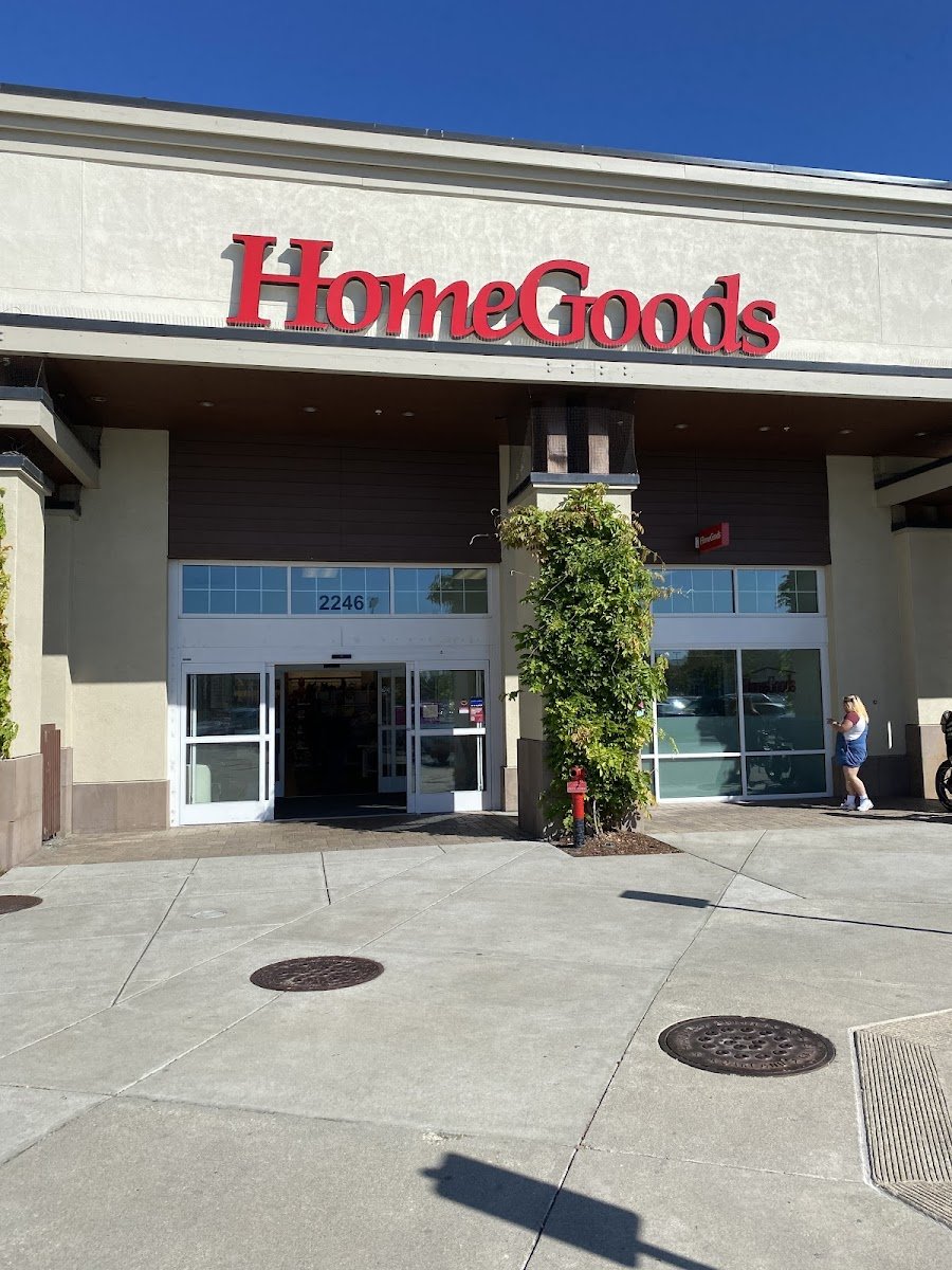 HomeGoods - Photo 2