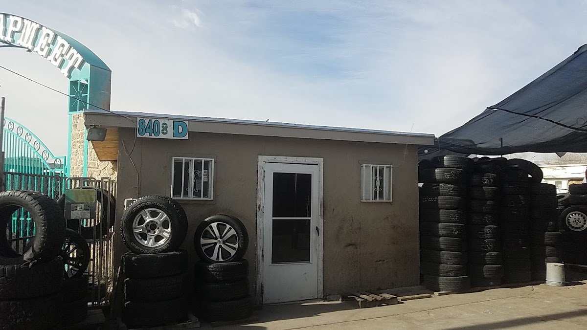 Bronco Swap Meet - Photo 2