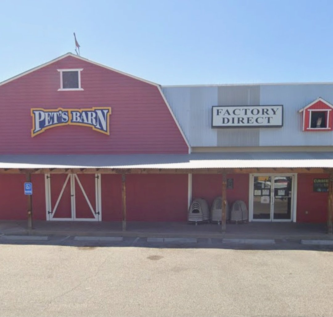 Pet's Barn - Photo 2