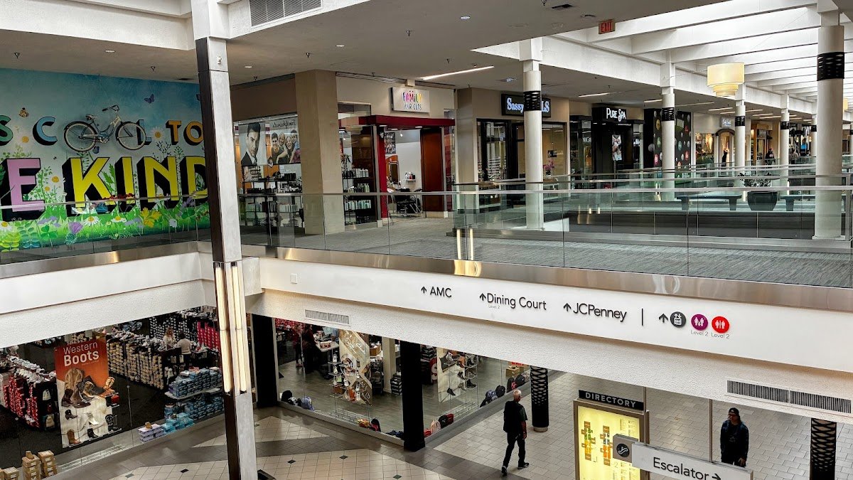 Vancouver Mall - Photo 3