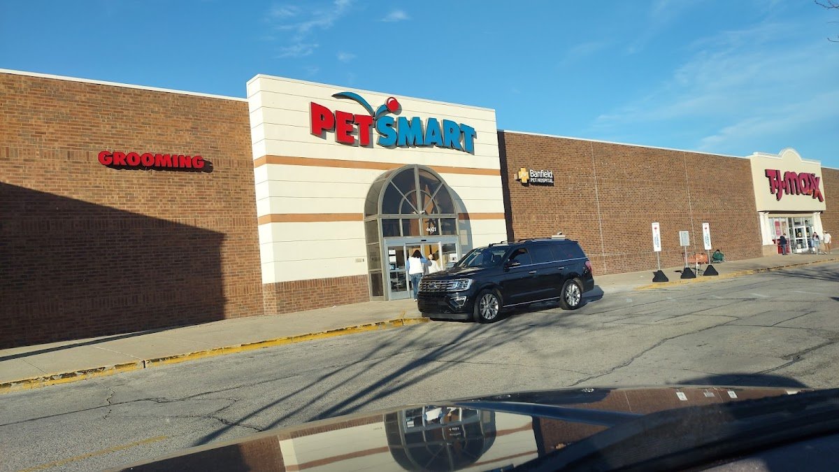 PetSmart - Photo 2