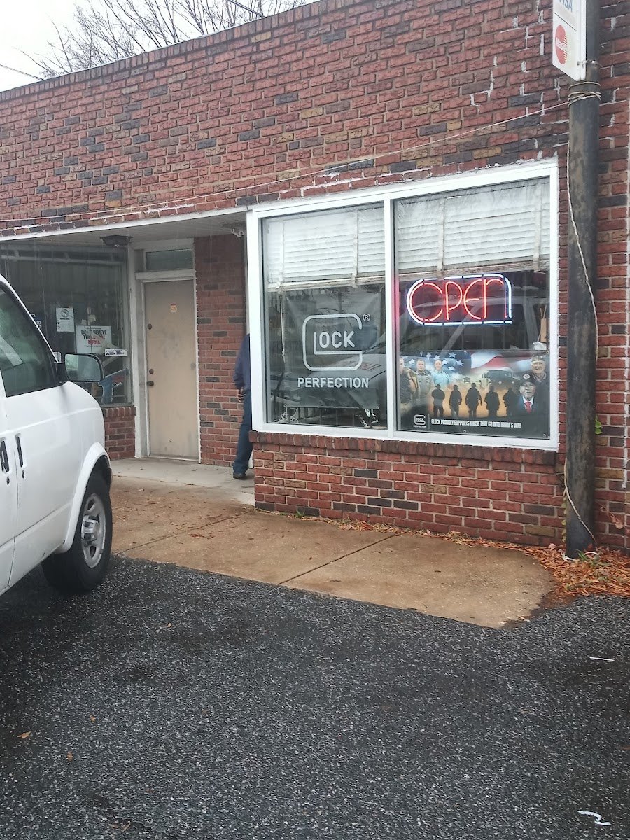 Gun Shop - Photo 2